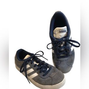 Adidas Court Grey casual Shoe Boys Size 2